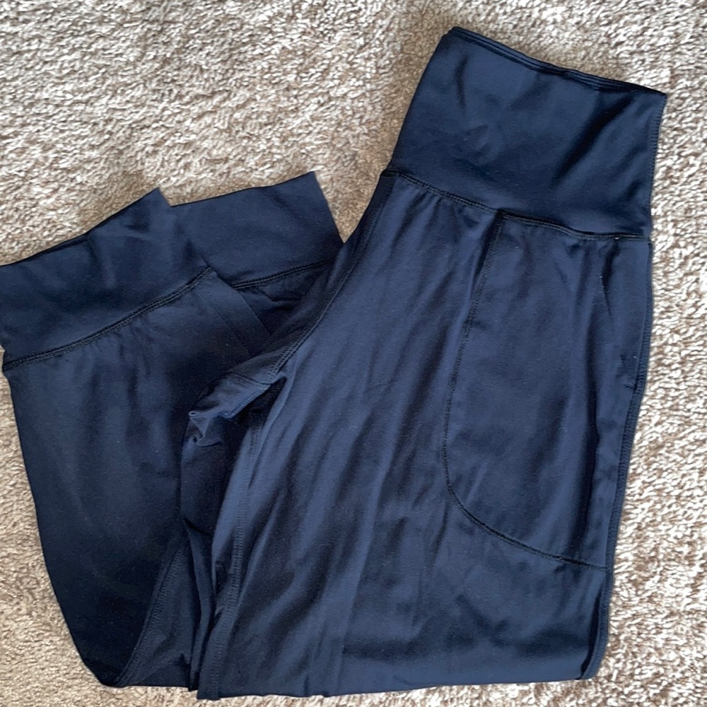 Black capris joggers